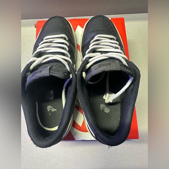 Nike Dunk Low (GS)- youth size 5Y - Picture 6 of 13